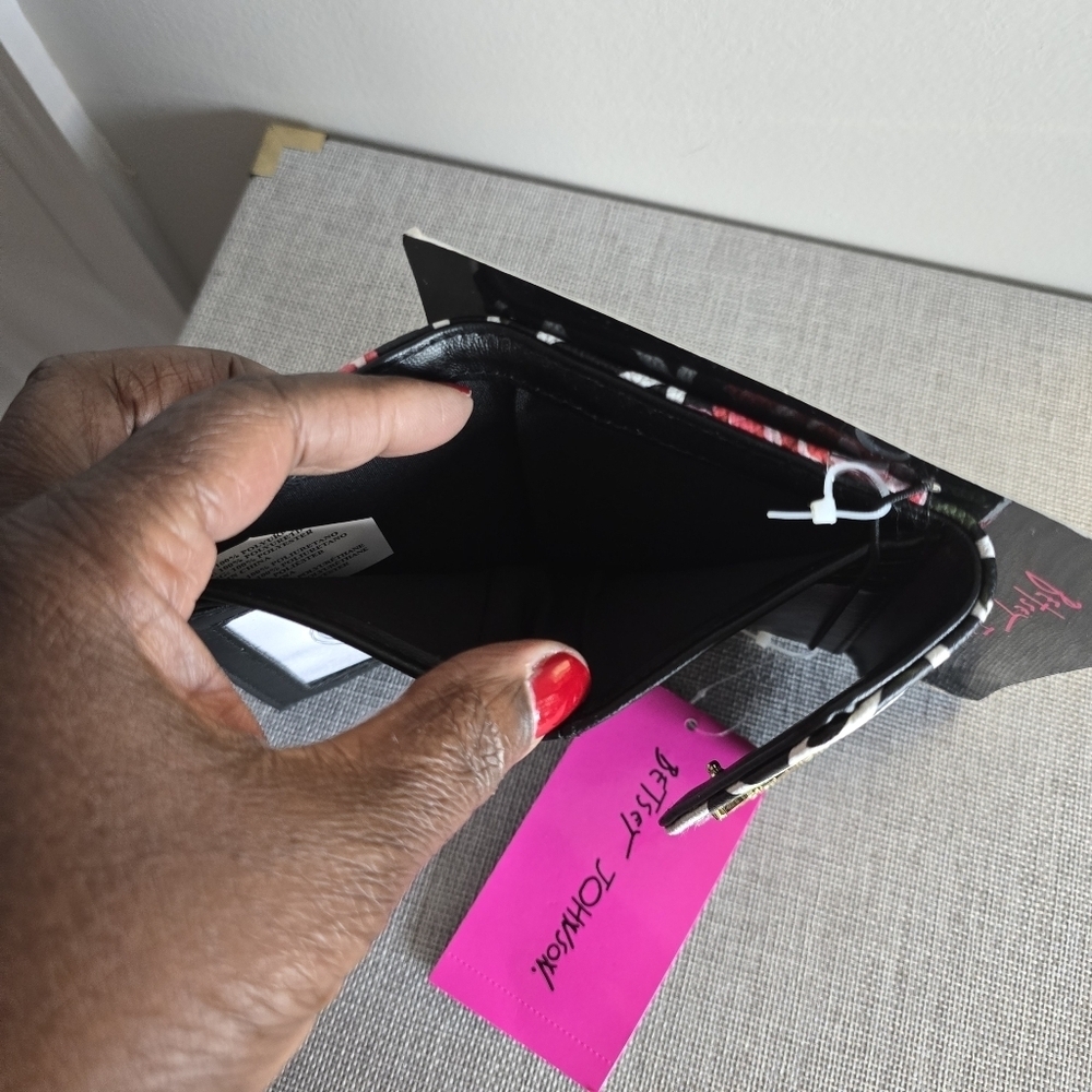 New Betsey Johnson Floral Black Pink Trifold Small ID Credit Card Wallet Purse - Picture 3 of 7